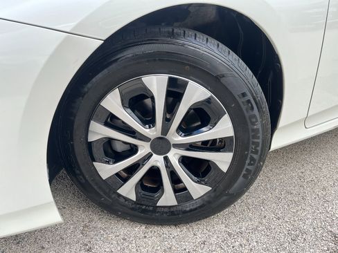 Used 2017 Toyota Prius Prime Premium image 30