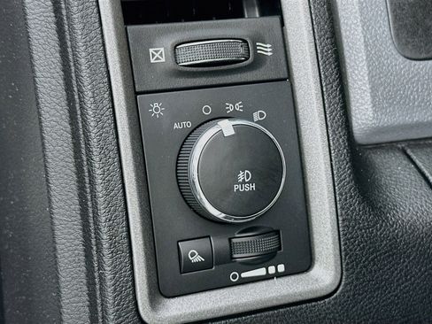 Used 2017 RAM 1500 Express AWD/4WD image 10