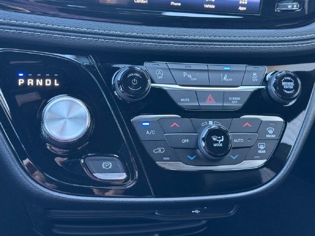 New 2027 Chrysler Pacifica Select FWD image 20