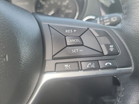 Used 2018 Nissan Rogue Sport SL w/ SL Premium Package image 10