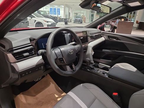 Used 2025 Toyota Camry SE image 15