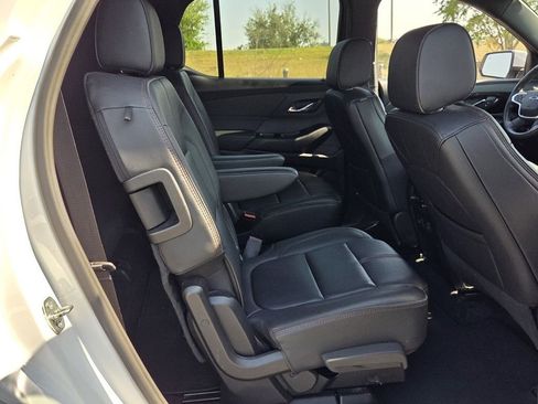 Used 2023 Chevrolet Traverse RS FWD image 16