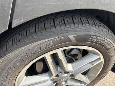 Used 2018 Hyundai Santa Fe AWD w/ Cargo Package image 10