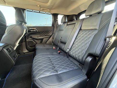 Used 2025 Mitsubishi Outlander SEL image 25