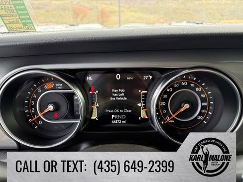 Used 2022 Jeep Wrangler Unlimited Sahara w/ LED Lighting Group AWD/4WD image 18