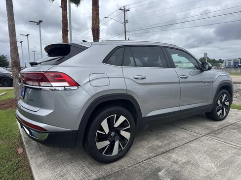 Used 2025 Volkswagen Atlas Cross Sport SE FWD image 5