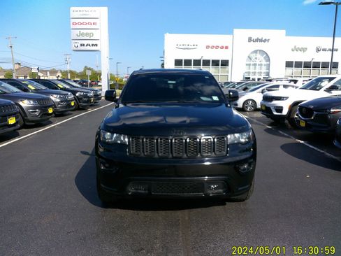 Certified 2021 Jeep Grand Cherokee Laredo X AWD/4WD image 1