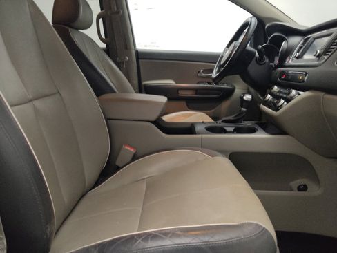 Used 2018 Kia Sedona LX w/ LX Essentials Premium Package FWD image 21