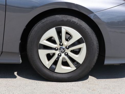 Used 2017 Toyota Prius Two FWD image 11