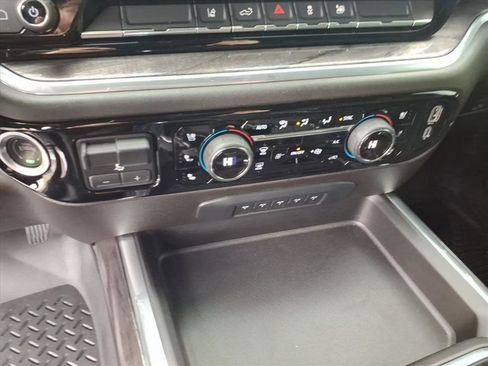 Used 2024 Chevrolet Silverado 2500 LTZ w/ LTZ Convenience Package image 32