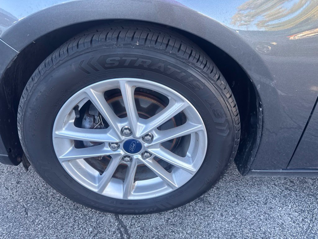 Used 2015 Ford Focus SE FWD image 42