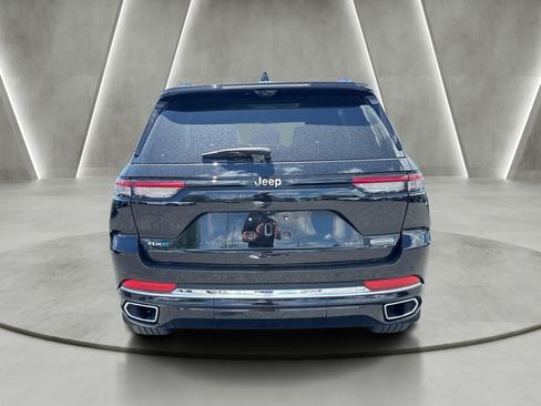 Used 2023 Jeep Grand Cherokee Overland w/ Luxury Tech Group IV AWD/4WD image 6