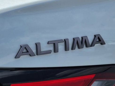 New 2025 Nissan Altima 2.5 SR image 9