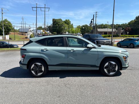 Used 2024 Hyundai Kona SEL FWD image 4