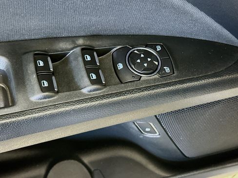 Used 2019 Ford Fusion SE FWD image 15