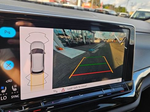 New 2026 Volkswagen Atlas Cross Sport SEL R-Line image 23