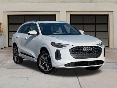 Used 2025 Audi Q5 Premium w/ Convenience Package image 33