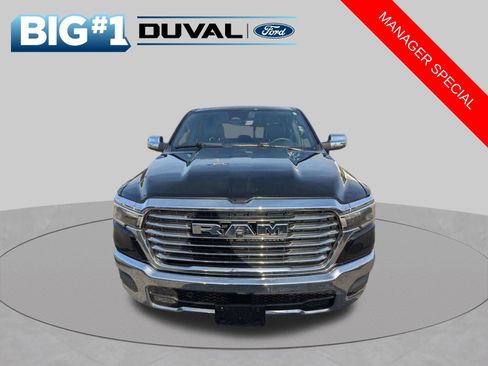 Used 2025 RAM 1500 Laramie AWD/4WD image 9