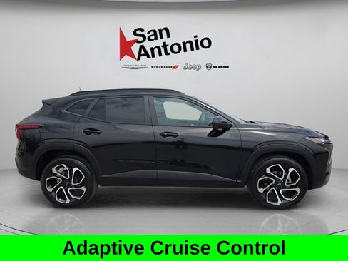 Used 2025 Chevrolet Trax RS w/ Sunroof Package image 9