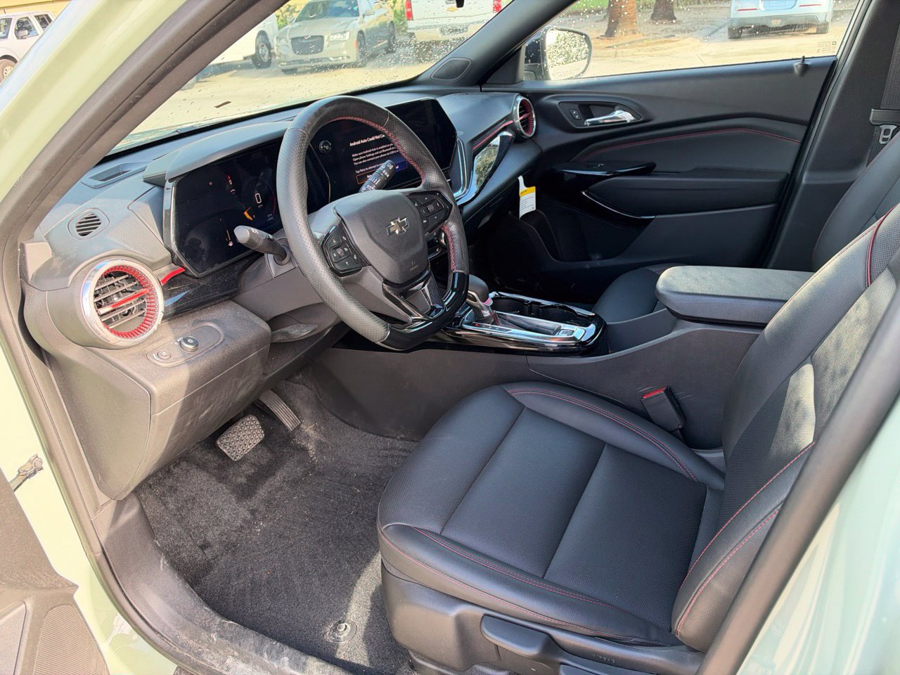 Used 2024 Chevrolet Trax RS w/ Sunroof Package FWD image 3
