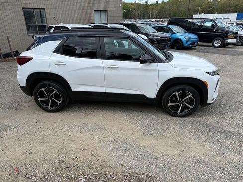 Used 2023 Chevrolet TrailBlazer RS w/ Sun and Liftgate Package FWD image 7