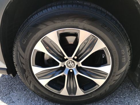 Certified 2022 Toyota Highlander XLE AWD/4WD image 14
