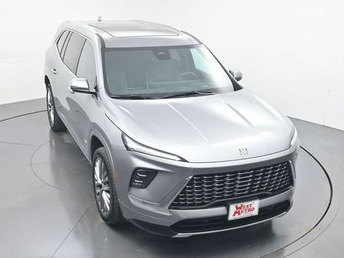 Used 2025 Buick Enclave Avenir w/ Super Cruise Package AWD/4WD image 4