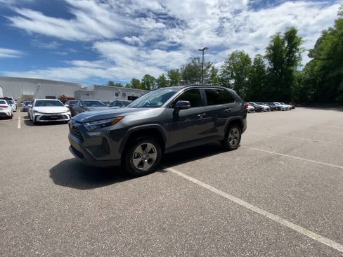 Used 2025 Toyota RAV4 XLE AWD/4WD image 4