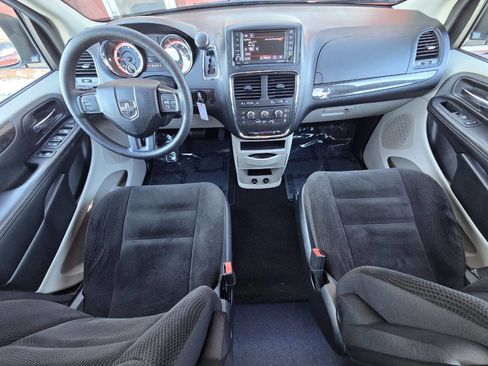 Used 2019 Dodge Grand Caravan SE image 19