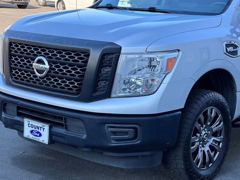 Used 2017 Nissan Titan S AWD/4WD image 32