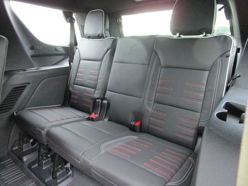 New 2026 GMC Yukon AT4 Ultimate w/ LPO, Floor Liner Package AWD/4WD image 19