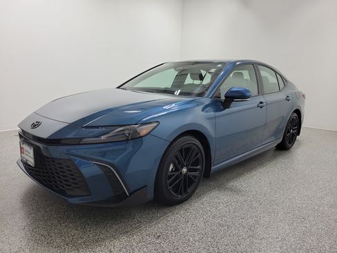 Used 2025 Toyota Camry SE w/ Multimedia Upgrade Package FWD image 2