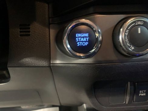 Used 2020 Toyota Tacoma TRD Sport AWD/4WD image 25