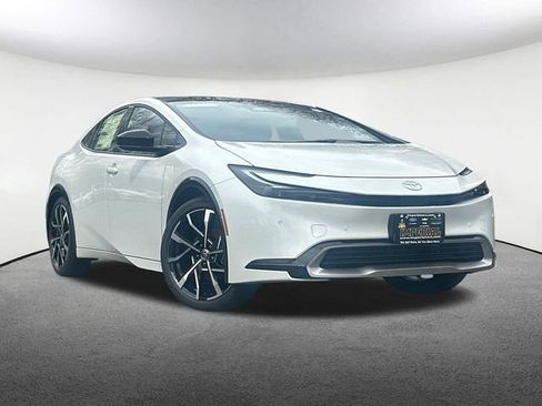 New 2026 Toyota Prius Plug-In Hybrid FWD image 2