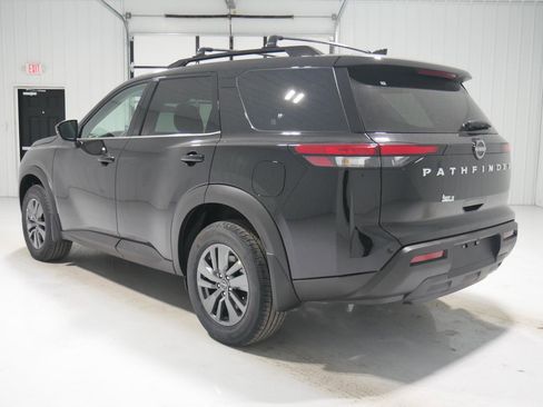 New 2025 Nissan Pathfinder SV image 7