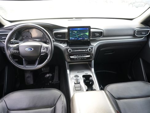 Used 2020 Ford Explorer XLT w/ Equipment Group 202A image 27