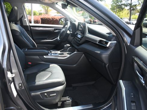 Used 2020 Toyota Highlander Platinum image 23