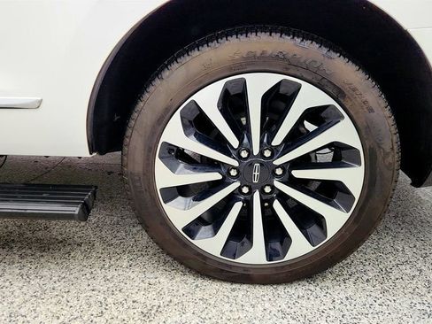 Used 2024 Lincoln Navigator Reserve image 9