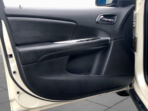Used 2019 Dodge Journey SE w/ Connectivity Group FWD image 22