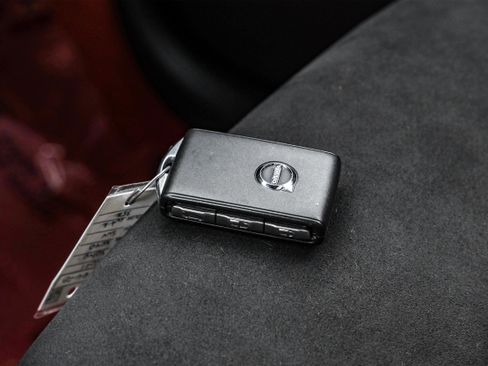 Used 2021 Volvo XC40 T4 R-Design image 63