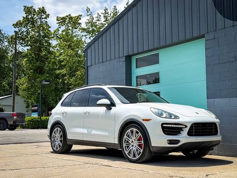Used 2013 Porsche Cayenne Turbo w/ Premium Pkg Plus AWD/4WD image 11