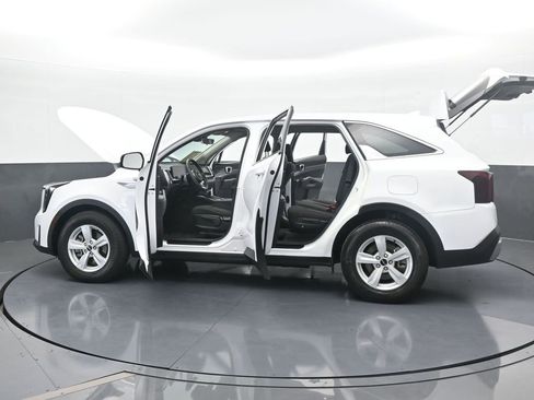Used 2024 Kia Sorento LX image 72