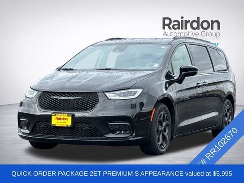 Used 2024 Chrysler Pacifica Premium FWD image 2
