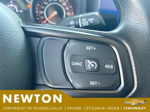 Used 2025 Jeep Gladiator Sport AWD/4WD image 14