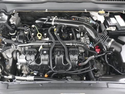 Used 2020 Ford Fusion SE image 25