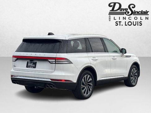 New 2026 Lincoln Aviator AWD image 3