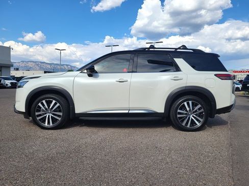 Certified 2024 Nissan Pathfinder Platinum AWD/4WD image 7