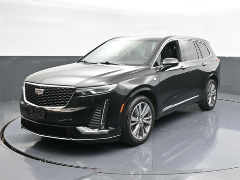 Used 2022 Cadillac XT6 Premium Luxury w/ Technology Package image 4