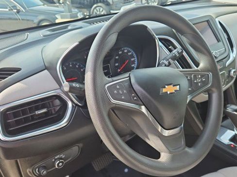 Used 2021 Chevrolet Equinox LS FWD image 11