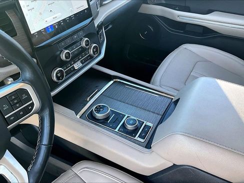 Used 2024 Ford Expedition Max Limited image 17